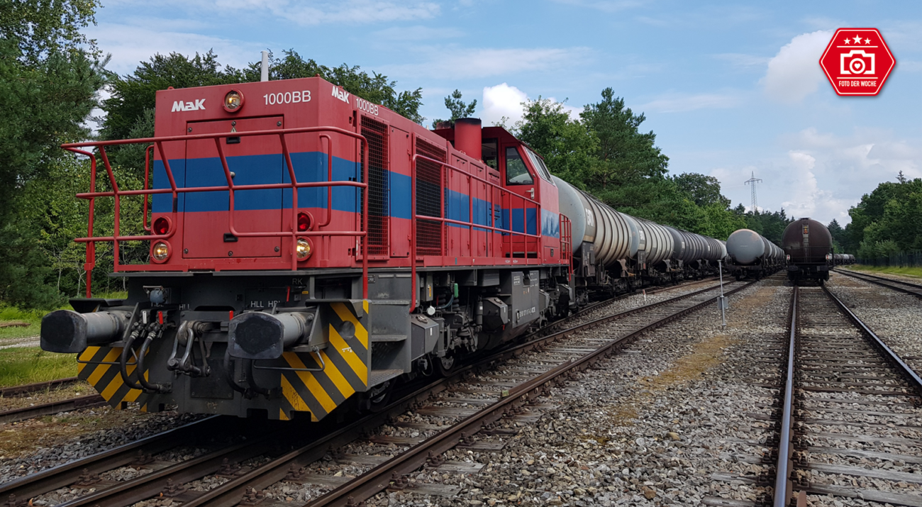 ©Foto: Mario Hinz | railmen | Diesellok G 1000 im Tanklager Krailling Oil mit Kesselwagen. Der Zug wird hier gewogen und dann zur Entladung hingestellt.